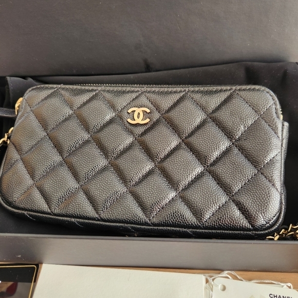 Chanel Black Quilted Women's Bag - Picture 2 of 13
